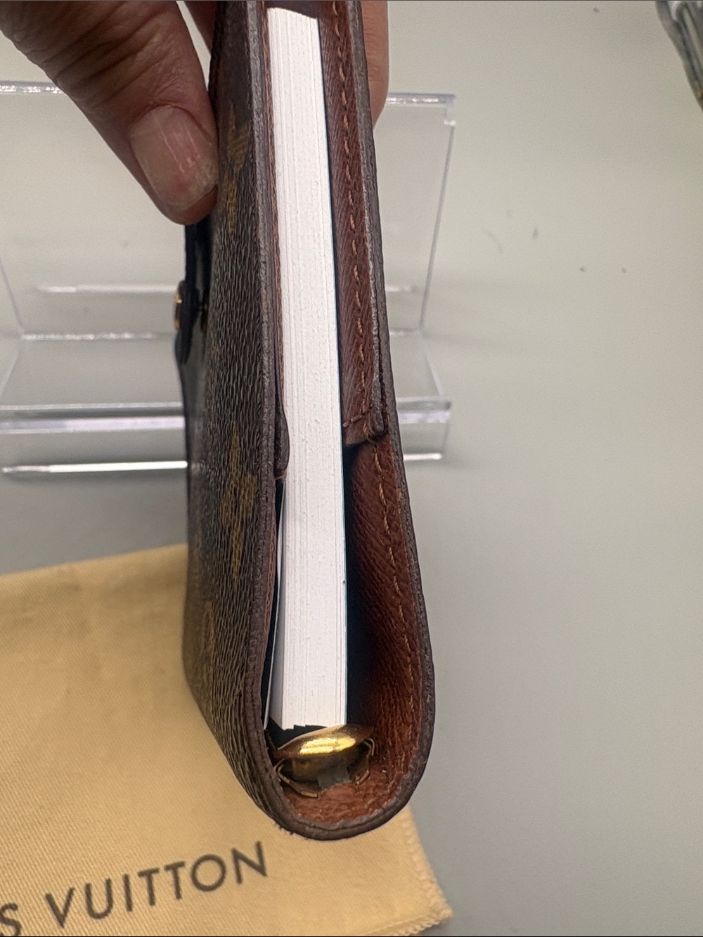Louis Vuitton Monogram Canvas Agenda/ passport holder in - Picture 4 of 10